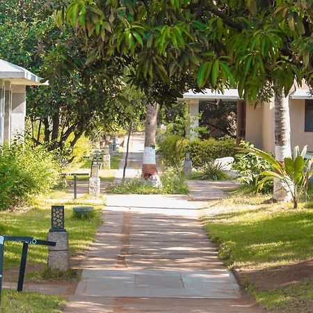 Heritage Resort Hampi Bagian luar foto