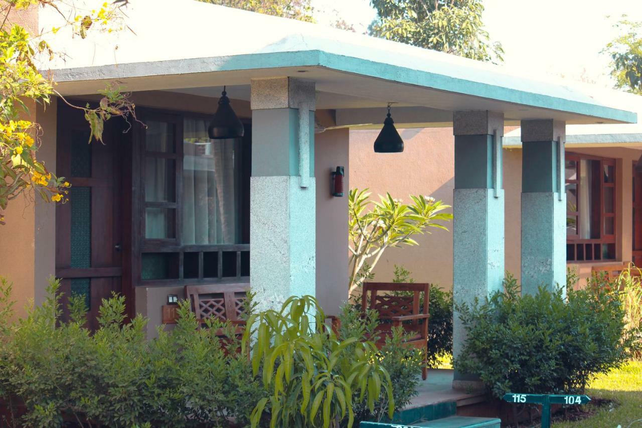 Heritage Resort Hampi Bagian luar foto